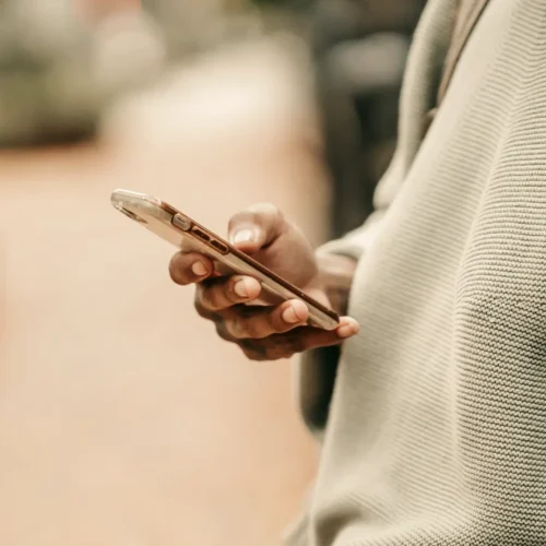 Smart Assistant da BRQ transforma atendimento bancário premium com automação inteligente