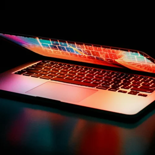 Grande banco reforça governança e evita pagamentos indevidos com solução de IA da BRQ para validação de serviços terceirizados