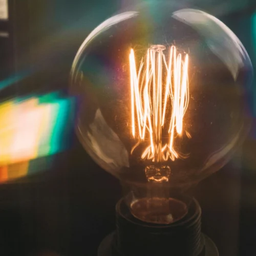 BRQ automatiza análise de faturas e acelera entrada de clientes no mercado livre de energia